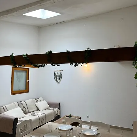 Le Boheme Floral Lit King Size Apartment *